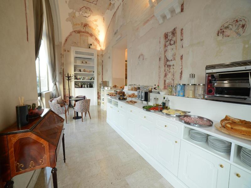 Hotel Vittoria image
