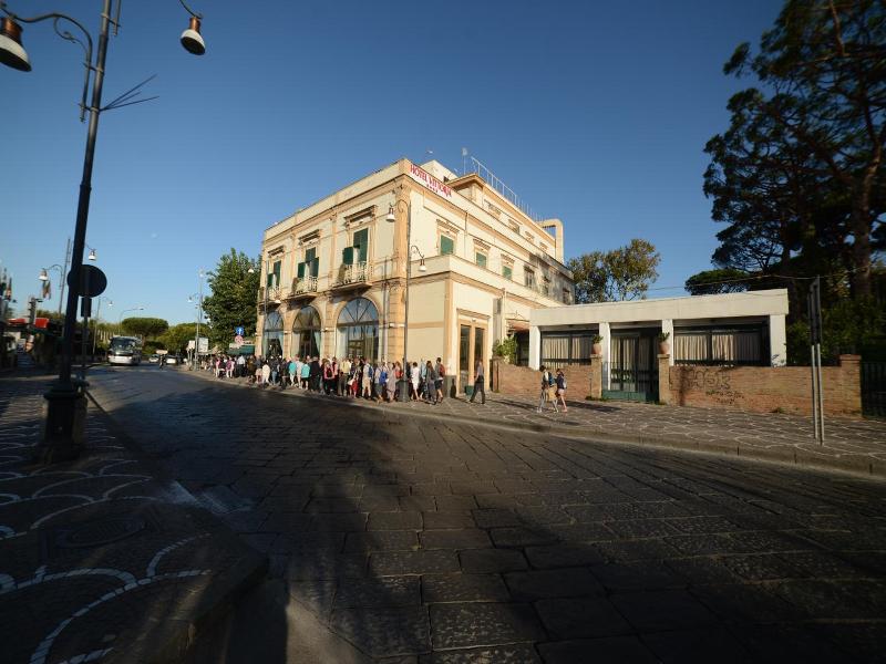Hotel Vittoria image