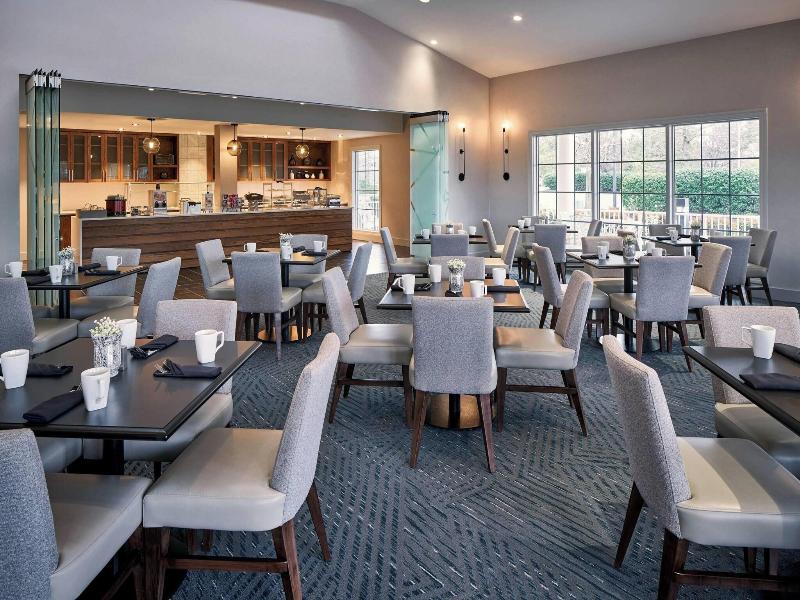 Delta Hotels Norfolk Airport image