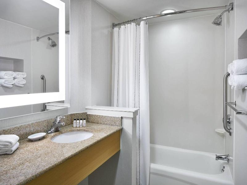 Delta Hotels Norfolk Airport image