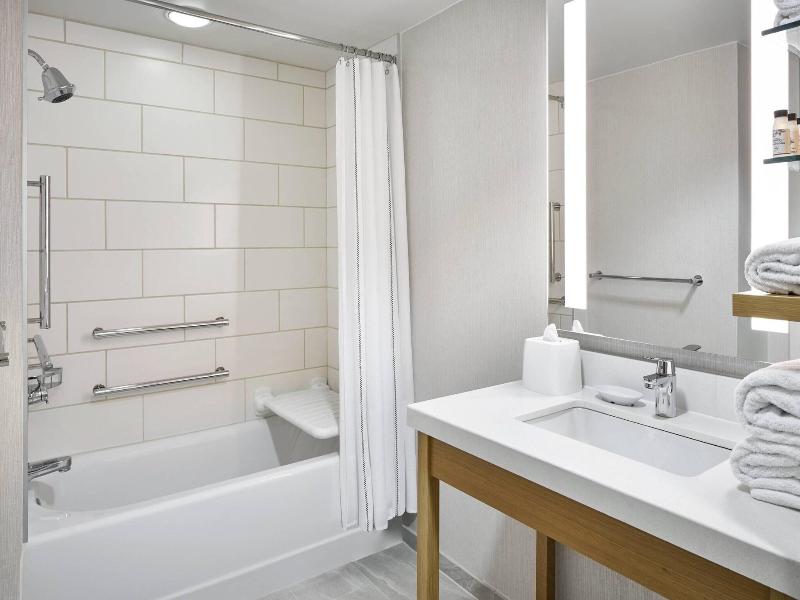 Delta Hotels Norfolk Airport image