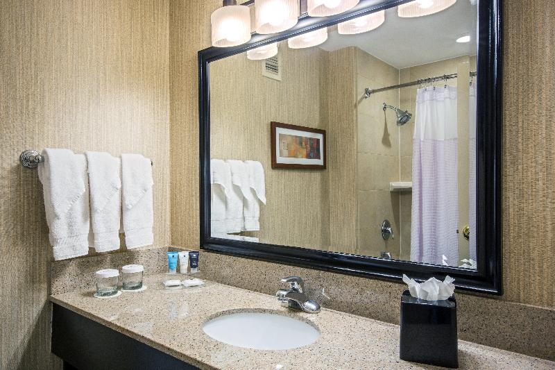Crowne Plaza Newark Airport