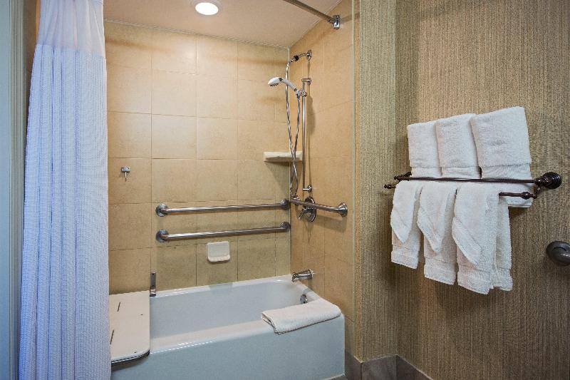 Crowne Plaza Newark Airport