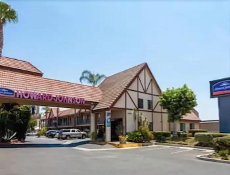 Howard Johnson By Wyndham Norco image
