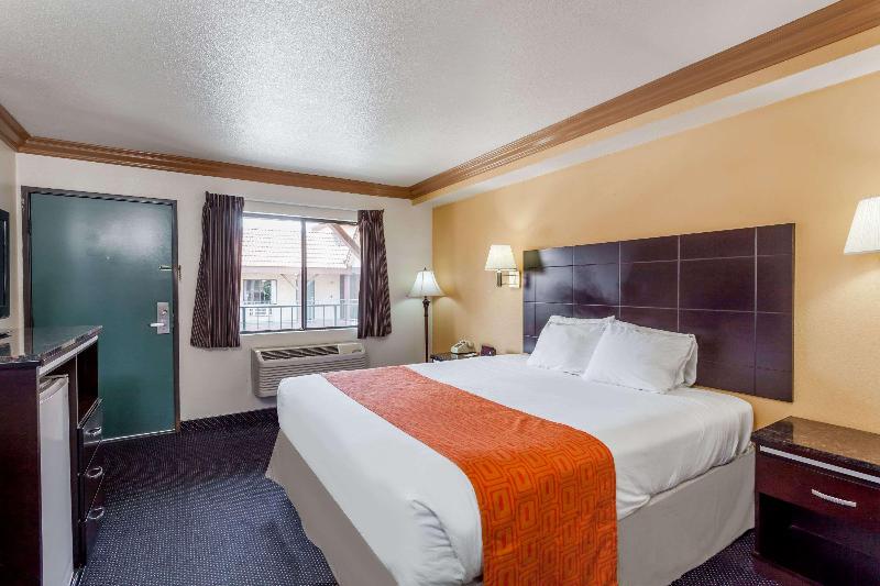Howard Johnson By Wyndham Norco image
