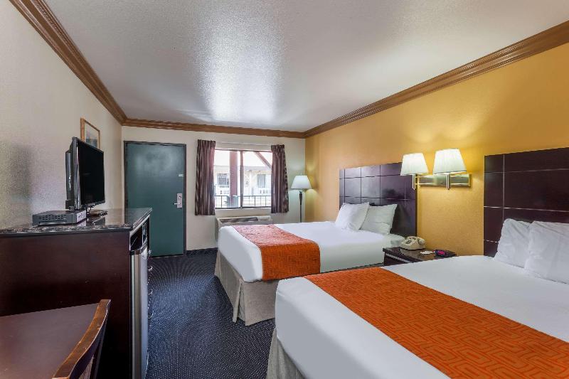 Howard Johnson By Wyndham Norco image