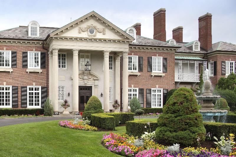 Glen Cove Mansion image