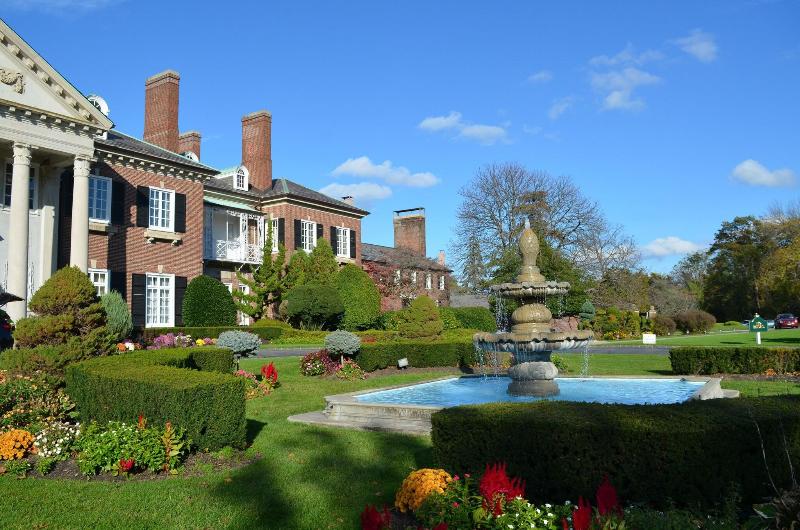 Glen Cove Mansion image