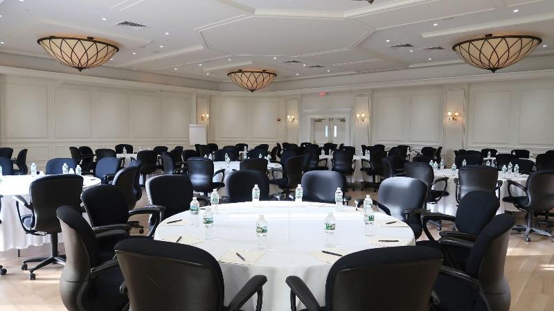 Glen Cove Mansion image