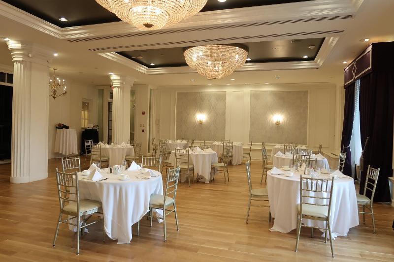 Glen Cove Mansion image