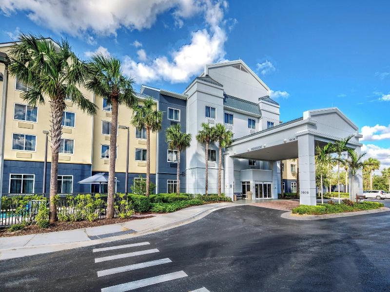 Fairfield Inn & Suites Naples image