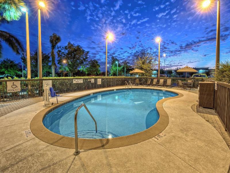 Fairfield Inn & Suites Naples image