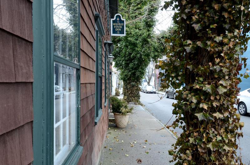 Melville House Newport image