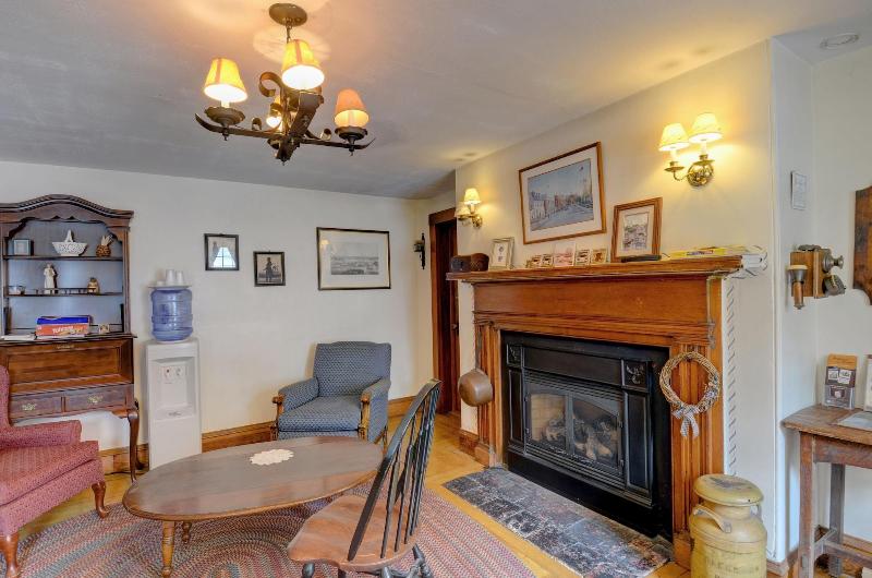 Melville House Newport image