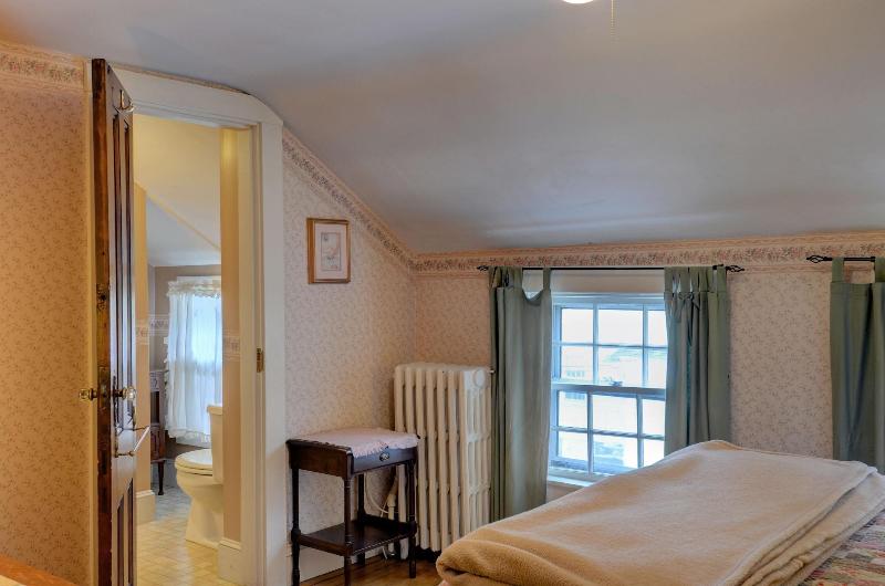 Melville House Newport image