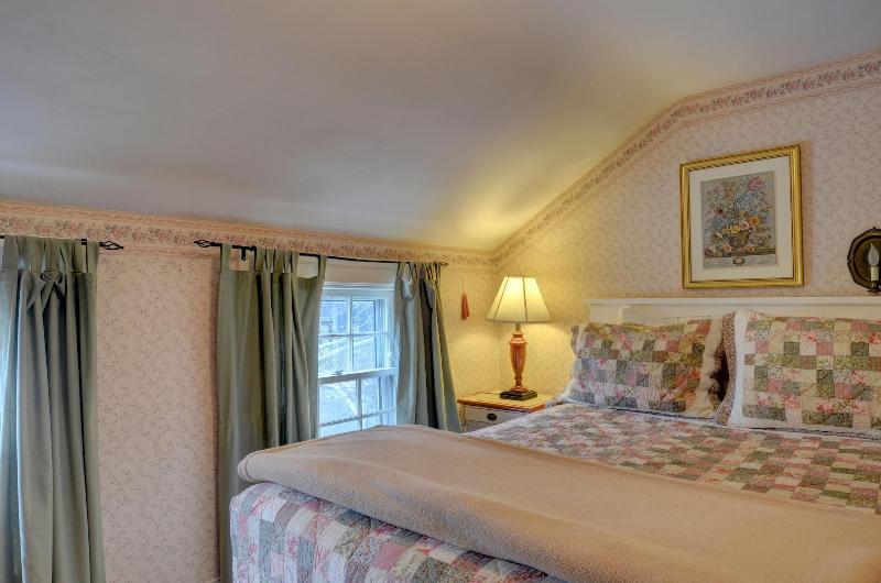 Melville House Newport image