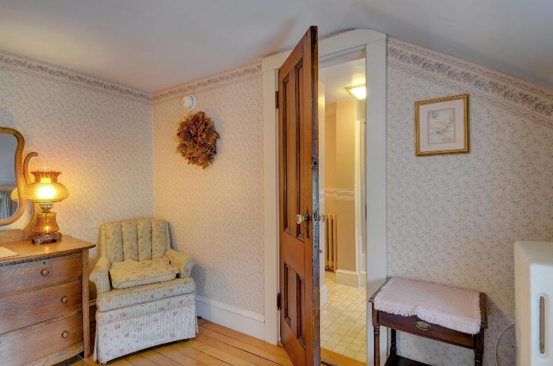 Melville House Newport image