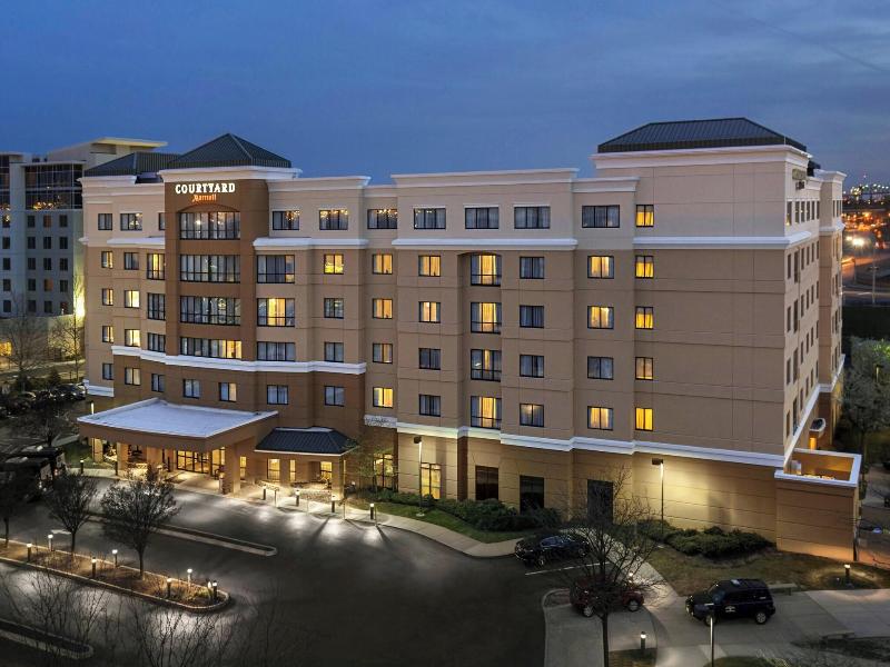 Courtyard Newark Elizabeth image