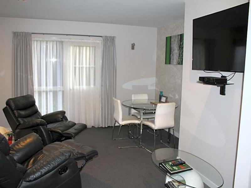 Birchwood Manor Motel image
