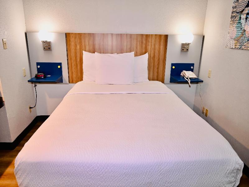 Microtel Inn & Suites By Wyndham Murfreesboro image