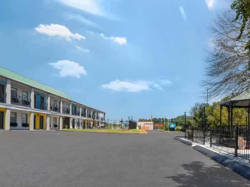 Days Inn By Wyndham Natchitoches
