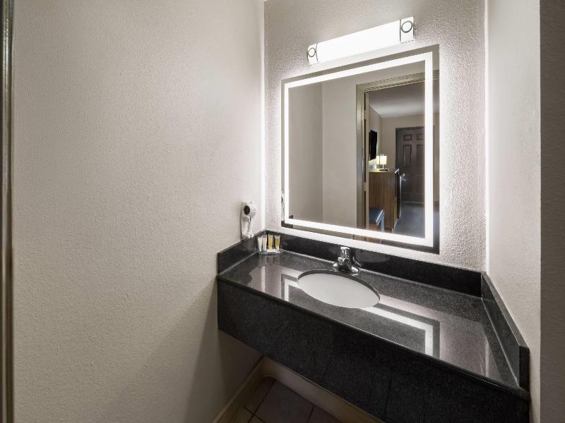 Days Inn By Wyndham Natchitoches image