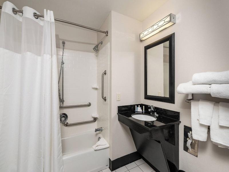 Fairfield Inn & Suites By Marriott New Bedford image
