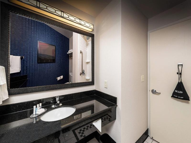 Fairfield Inn & Suites By Marriott New Bedford image