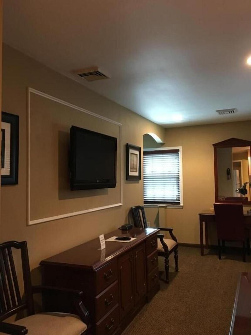 Whitman Motor Lodge image