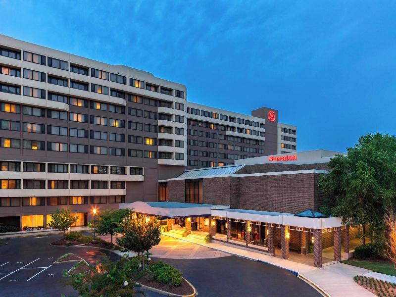 Sheraton Norfolk Waterside image