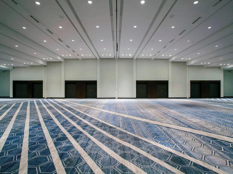 Sheraton Norfolk Waterside image