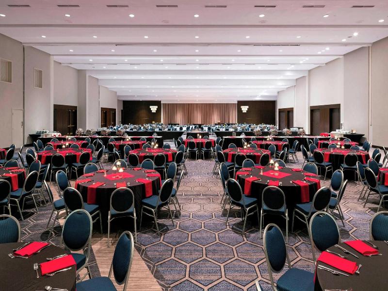 Sheraton Norfolk Waterside image