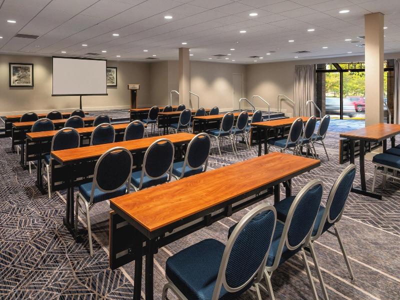 Sheraton Norfolk Waterside image