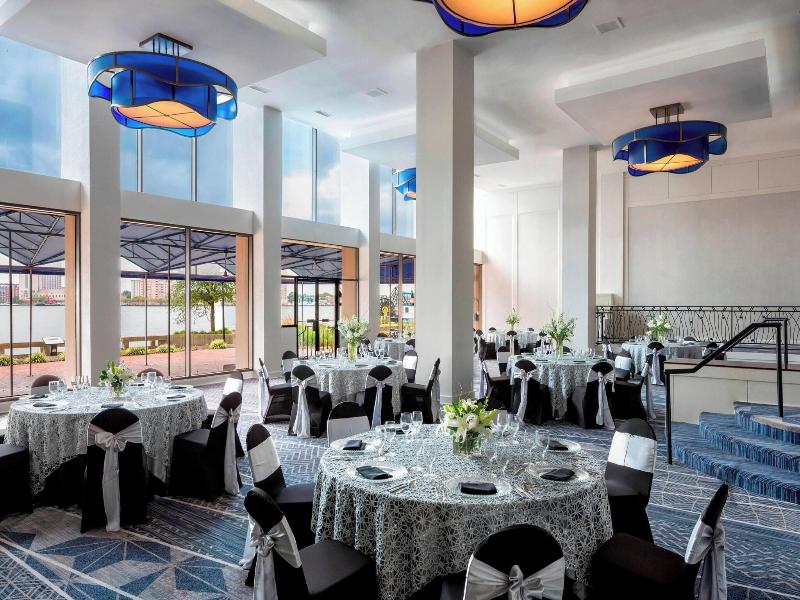 Sheraton Norfolk Waterside image