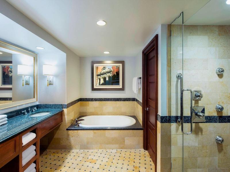 Sheraton Norfolk Waterside image