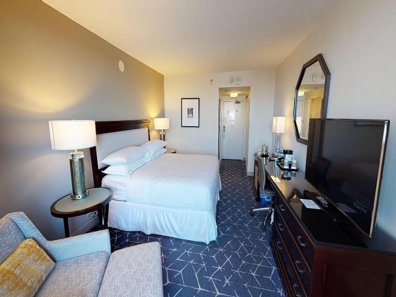 Sheraton Norfolk Waterside image