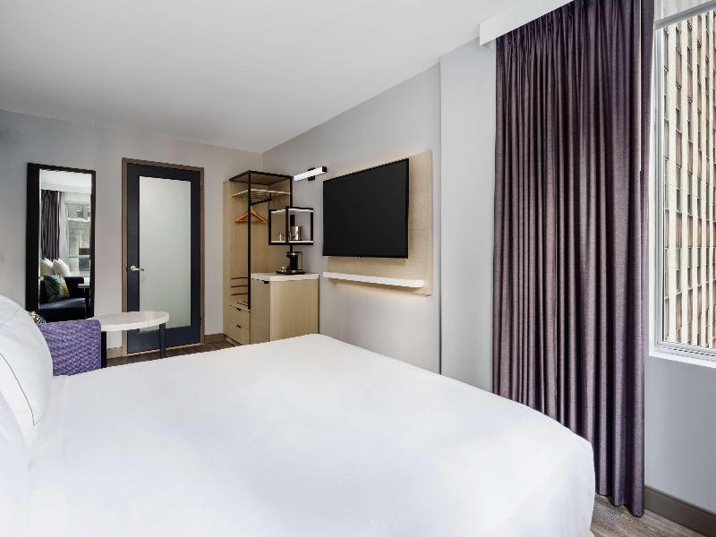 Doubletree By Hilton New York Midtown Fifth Ave image