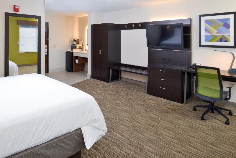 Holiday Inn Express Wixom photo 9