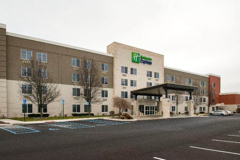 Holiday Inn Express Wixom image