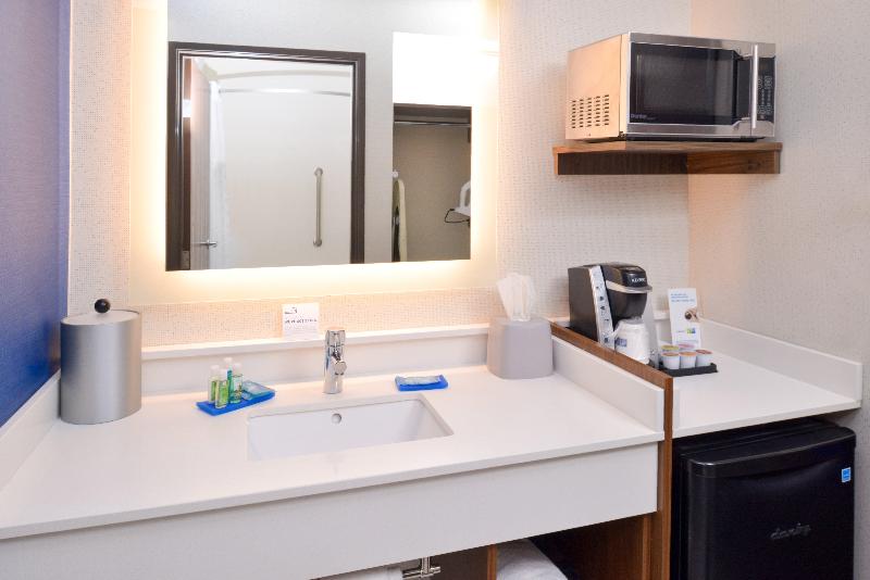 Holiday Inn Express Wixom image