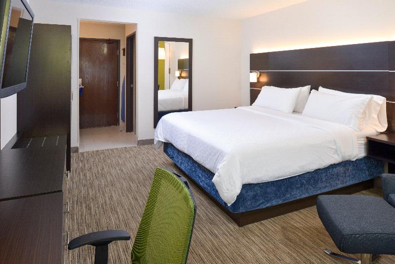 Holiday Inn Express Wixom image