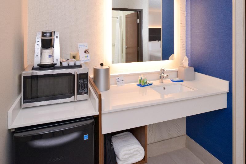 Holiday Inn Express Wixom image