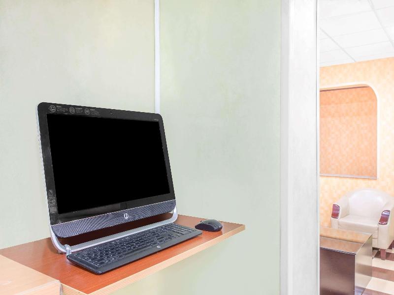 Howard Johnson by Wyndham North Bergen image