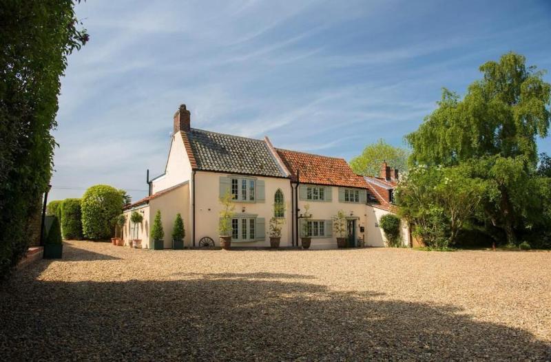 Holly Lodge image