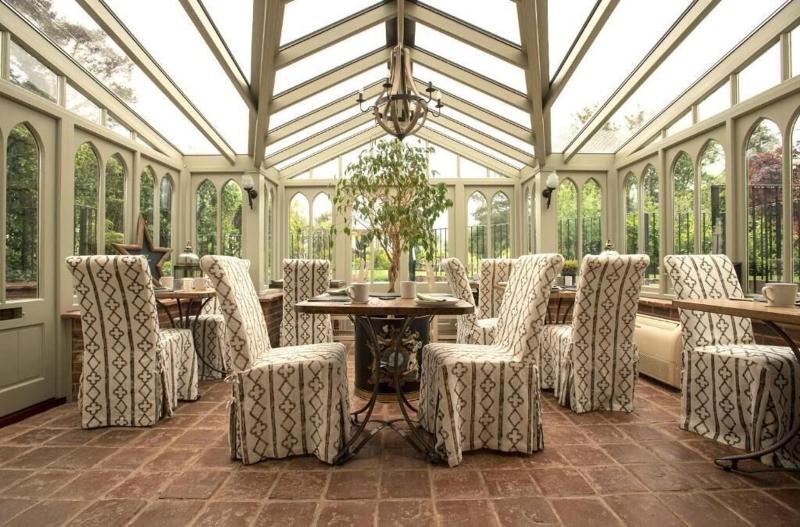 Holly Lodge image