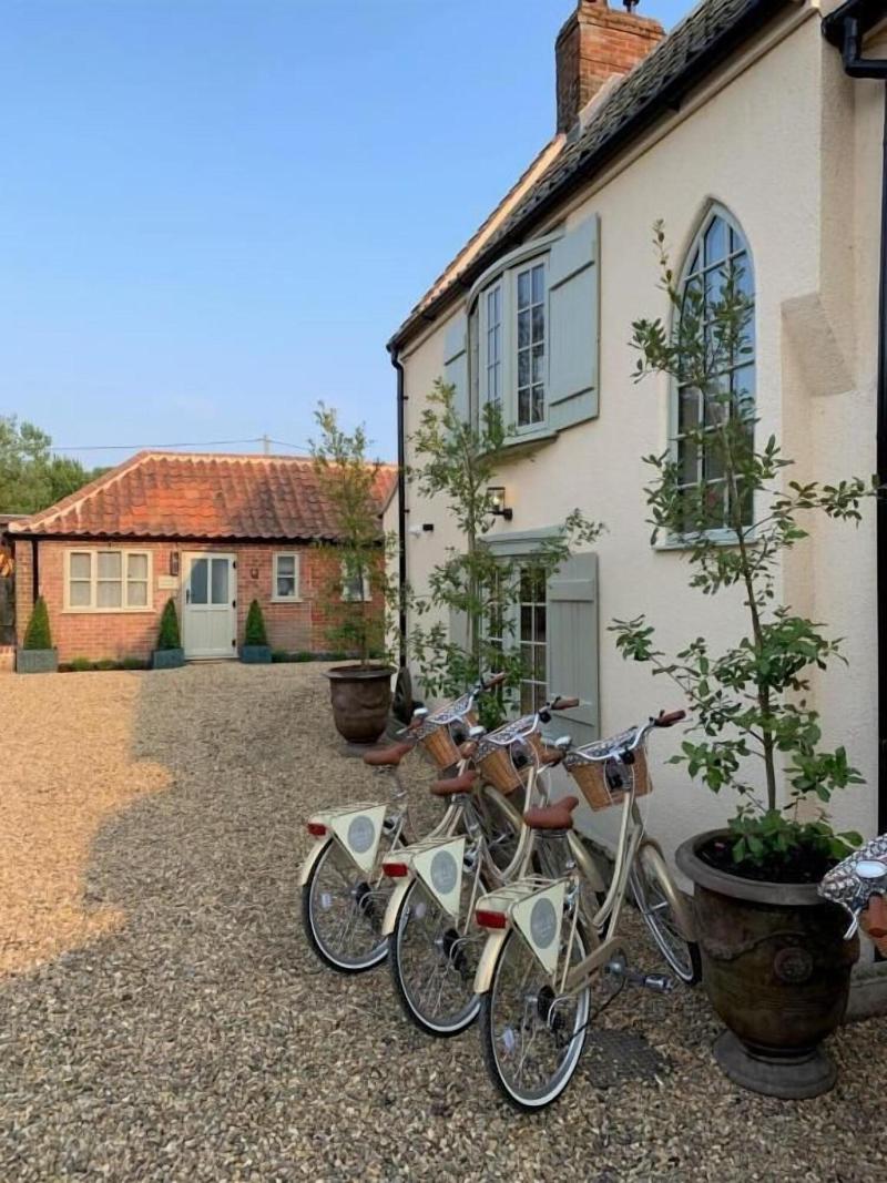 Holly Lodge image