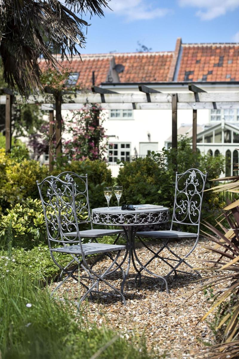Holly Lodge image