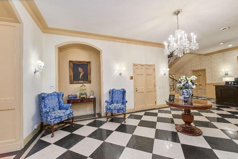 3 West Club image