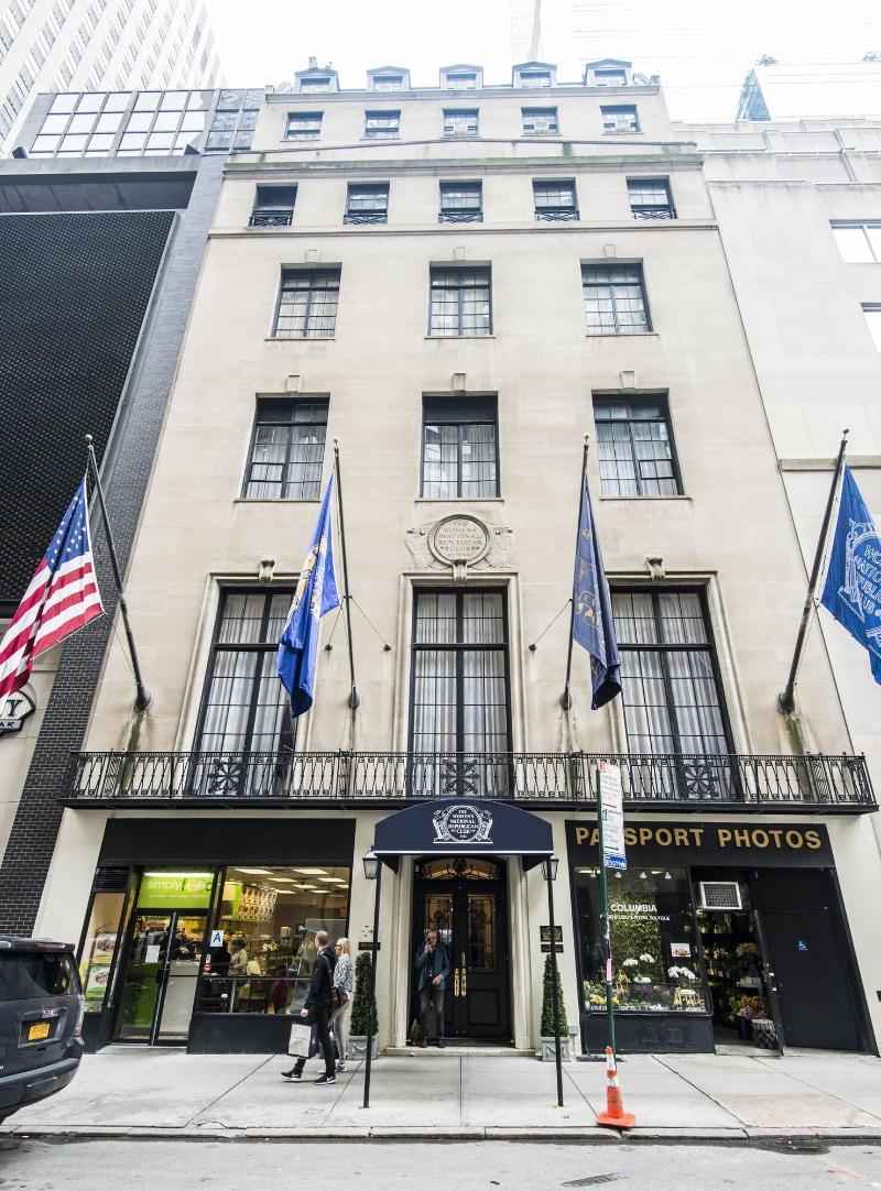 3 West Club image