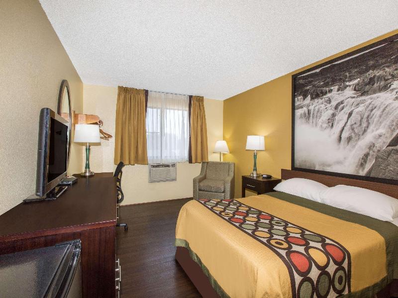 Super 8 by Wyndham Nampa image
